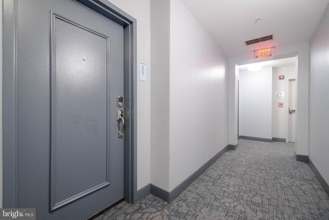 Building Photo - 675 S President St