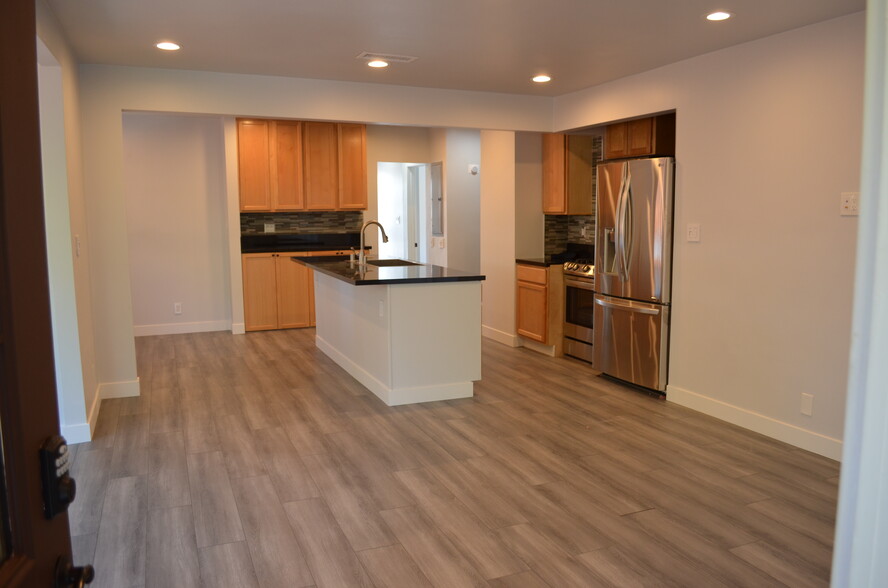 Building Photo - 813 Pier Ave