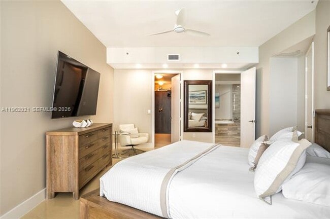 Building Photo - 15901 Collins Ave