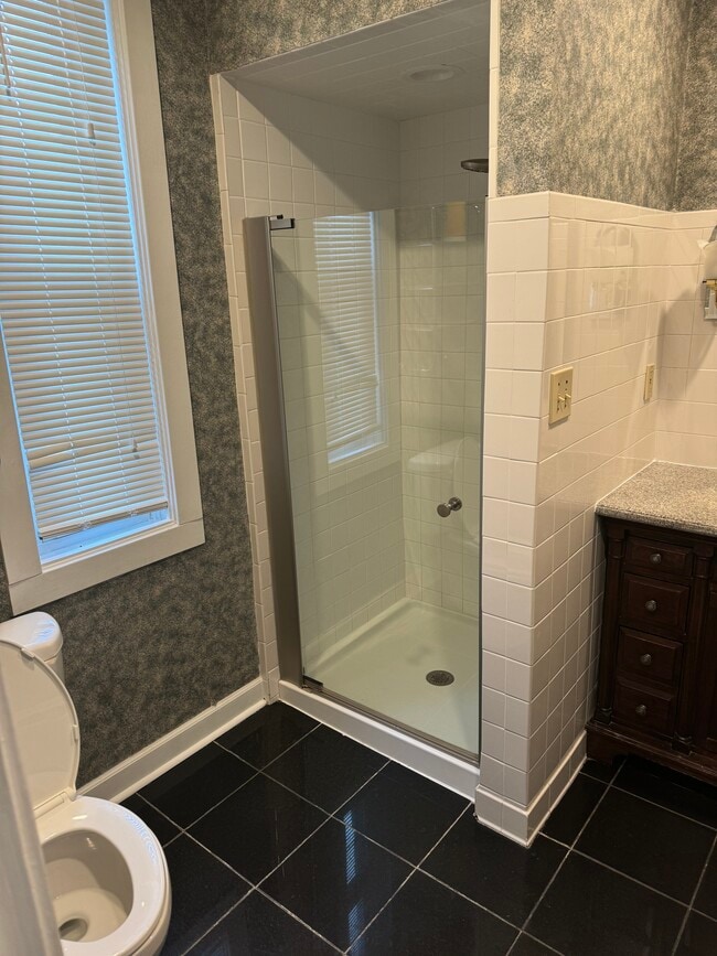 Building Photo - 2101 Schiller Ave