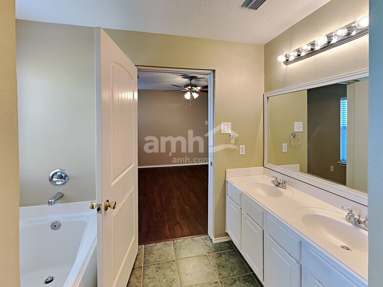 Building Photo - 7710 Eldergrove Ln