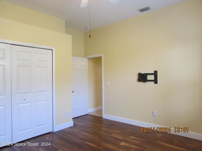 Building Photo - 1882 Woodfield Cir