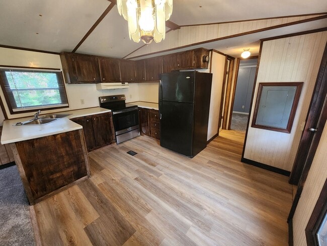 Building Photo - Remodeled Single Family