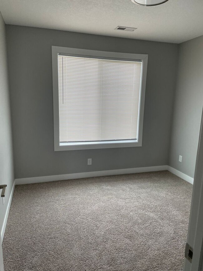 Building Photo - Beautiful newer home in West Des Moines - Waukee School Dist!