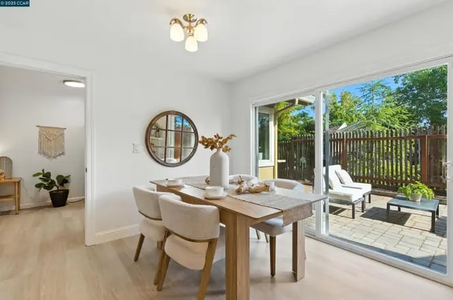 Building Photo - 208 Siskiyou Ct