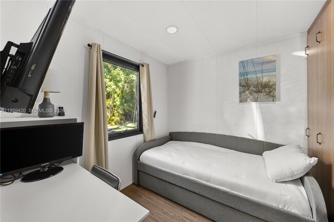 Building Photo - 5511 Woodland Ln