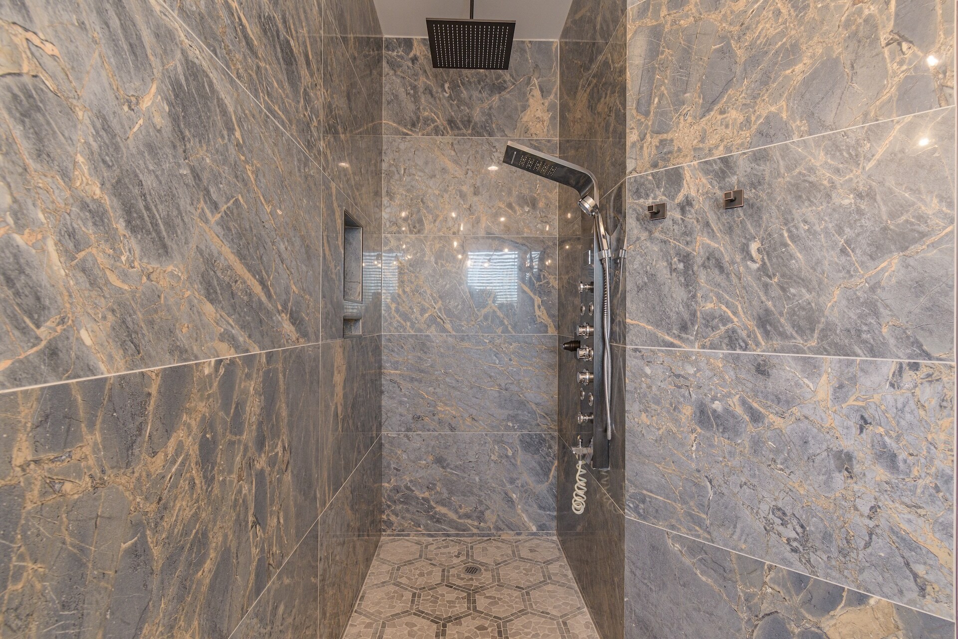 Building Photo - 21404 Lonesome Ct