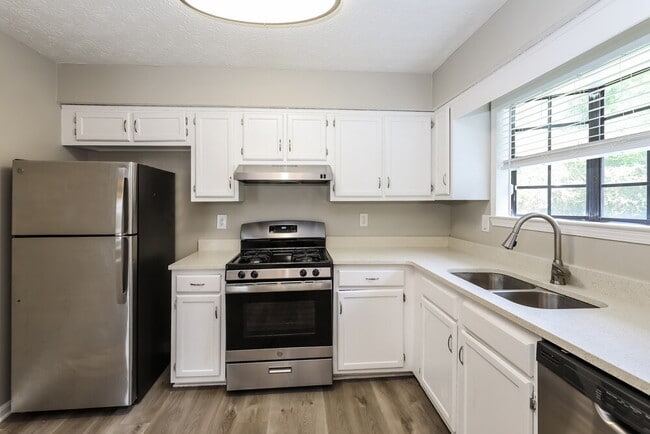 Building Photo - 527 Brookfield Way