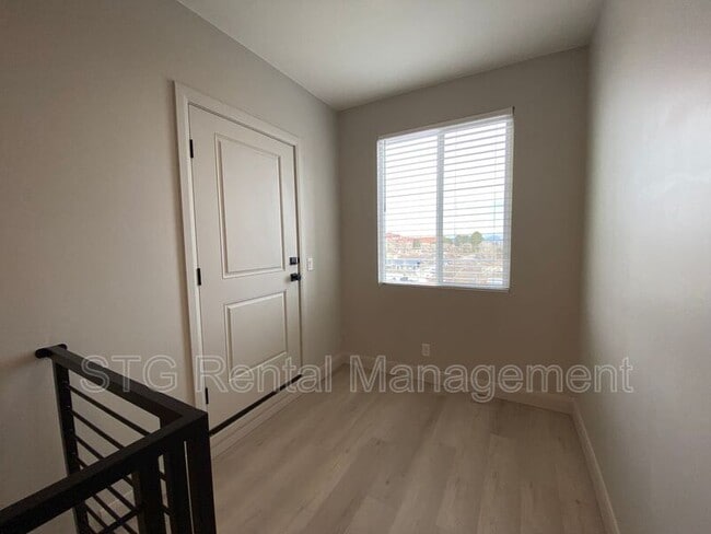 Building Photo - 840 Twin Lakes Dr