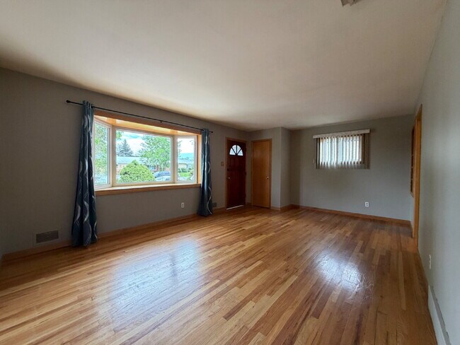 Building Photo - ~Availalbe Now~ Beautiful Four Bedroom House in Denver!