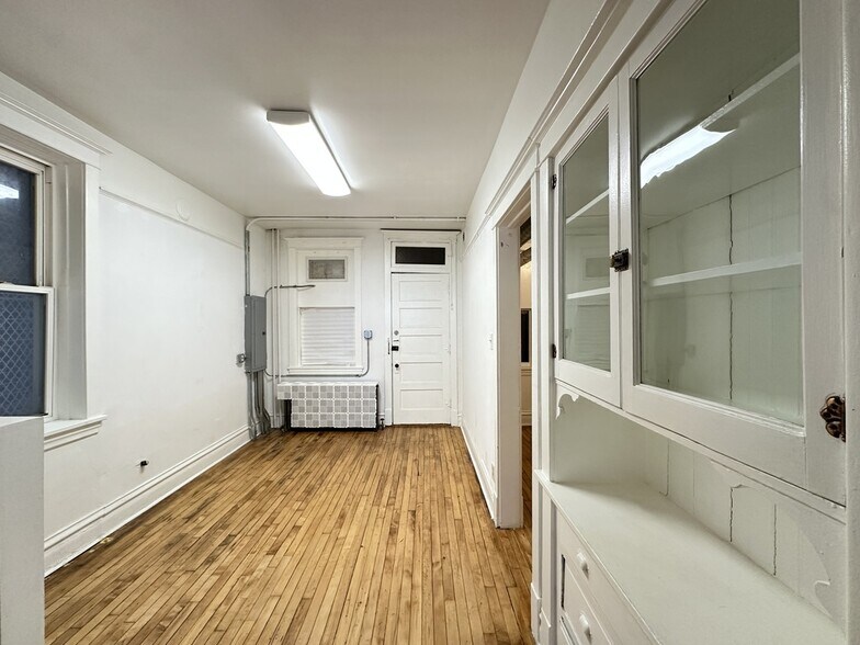 Building Photo - 3422 N Lincoln Ave