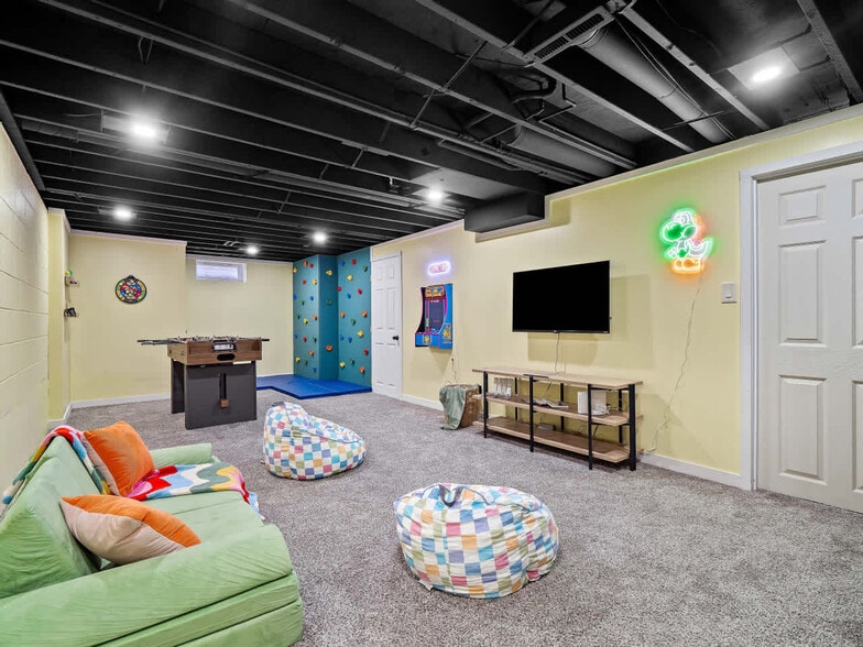 Building Photo - 32071 Lake Rd