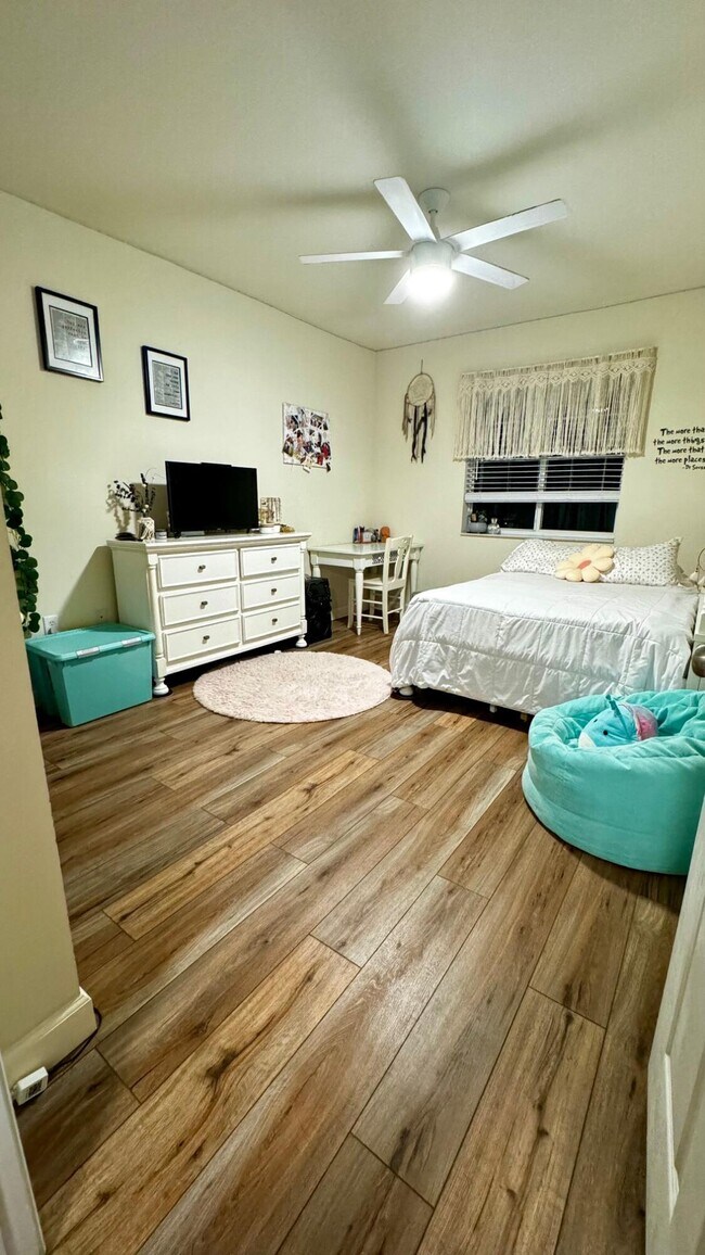 Building Photo - 6475 Emerald Dunes Dr