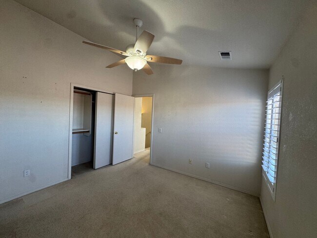 Building Photo - San Antonio Condos Gem!