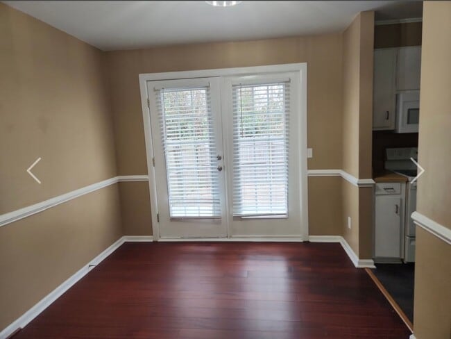 Building Photo - Oaks Townhouses