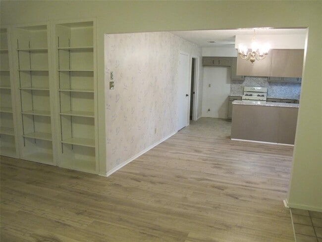 Building Photo - 4206 Harcourt Dr