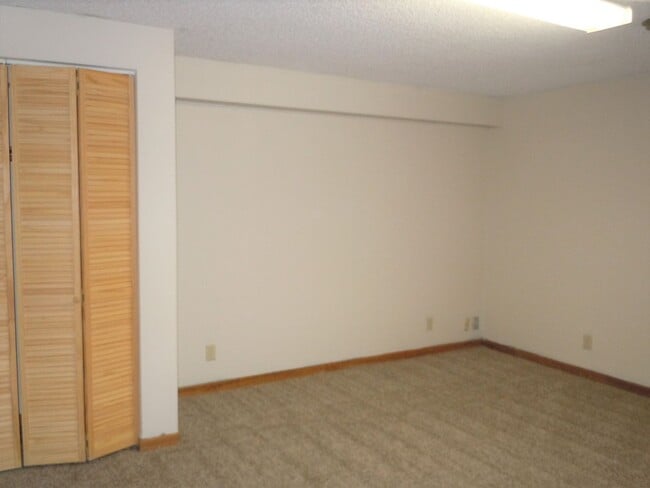 Building Photo - 3-4 Bedroom Executive Home on 5 Acres has 4 Baths and a 3 Car Garage!!