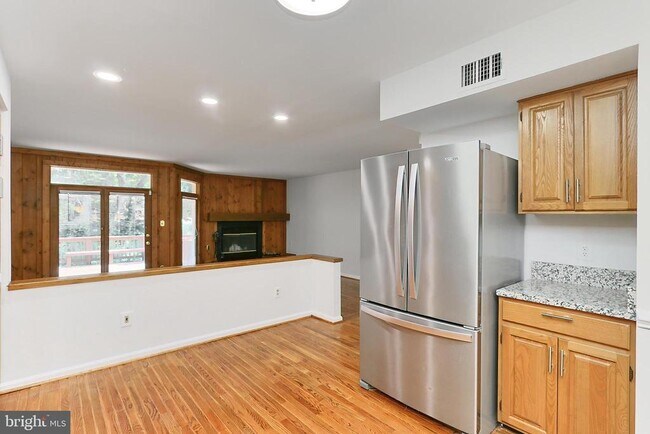 Building Photo - 4021 Lake Glen Rd