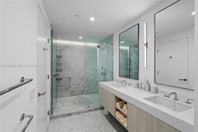Building Photo - 9221 E Bay Harbor Dr