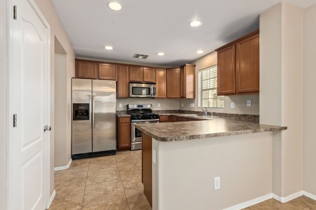 Building Photo - Welcome Home 3B/2BA in Lyons Gate!