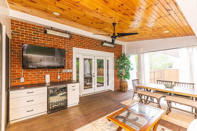 Building Photo - 9133 Robin Ridge Dr