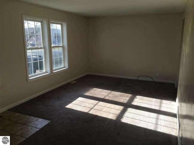 Building Photo - 1850 Airway Dr