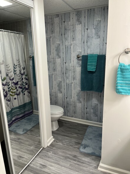 Building Photo - 2013 Addison Rd NE