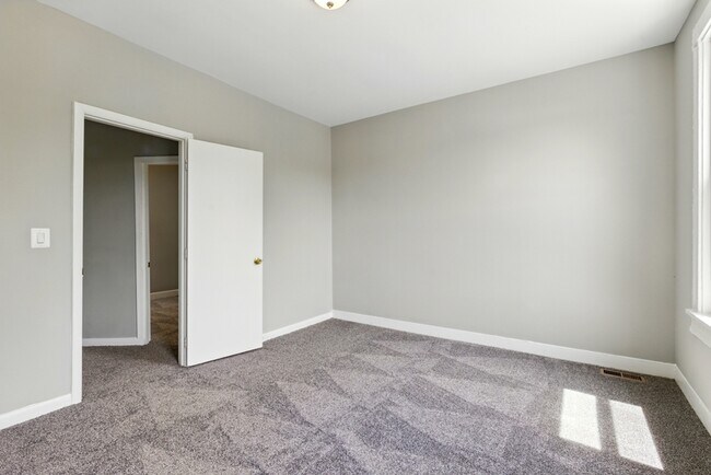 Building Photo - 2766 Kinsey Ave