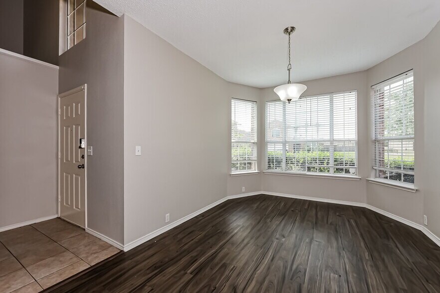 Building Photo - 3000 Vicksburg Ln