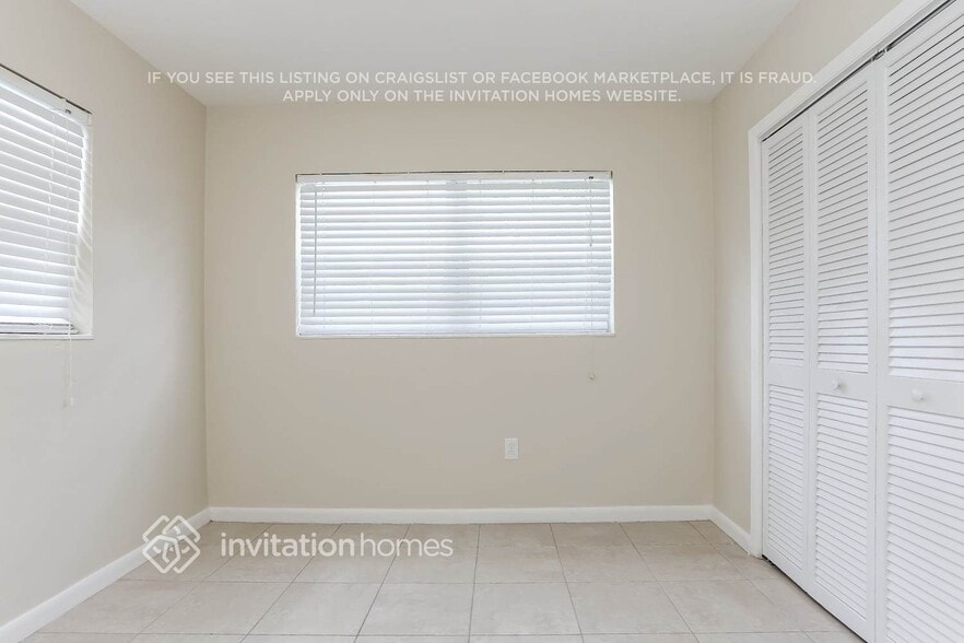 Building Photo - 1270 NW 196th St