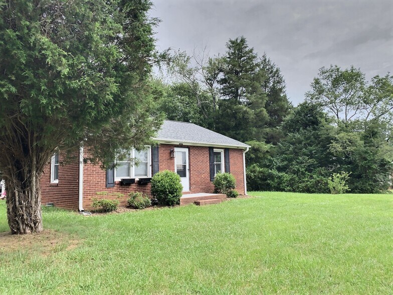 Building Photo - 1447 Miles Rd