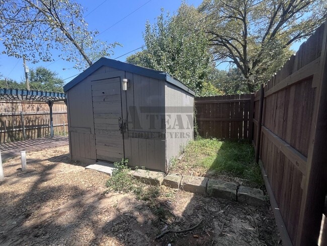 Building Photo - Beautifully updated 3-bedroom, 2-bath home