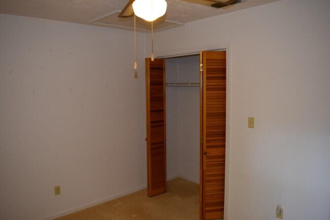 Building Photo - 333 Gawain Ct