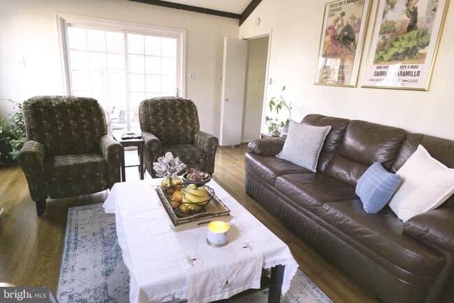 Building Photo - 10277 Gainsborough Rd