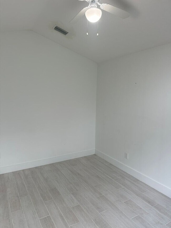 Building Photo - 105 Oceans Edge Dr