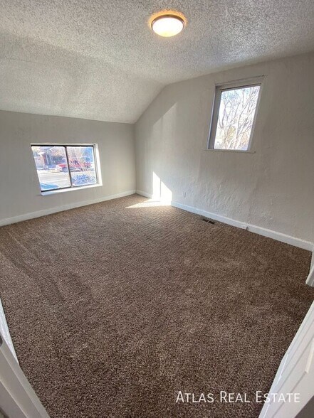 Building Photo - 814 Mariposa St