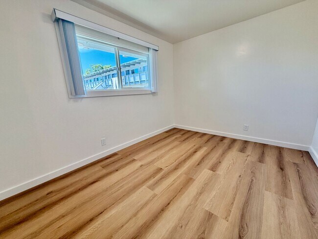 Building Photo - Beautifully Renovated 2BD/1BA Ground Floor Unit in Prime El Cerrito Location