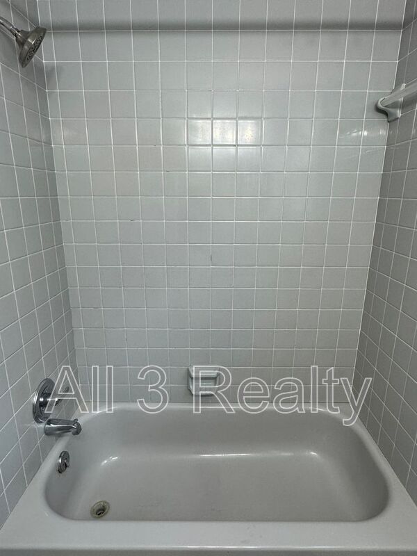 Building Photo - 4259 Hickory Dr