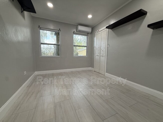 Building Photo - Neptune Drive - 1154 A