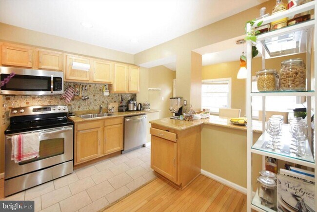 Building Photo - 2309 3rd St NE