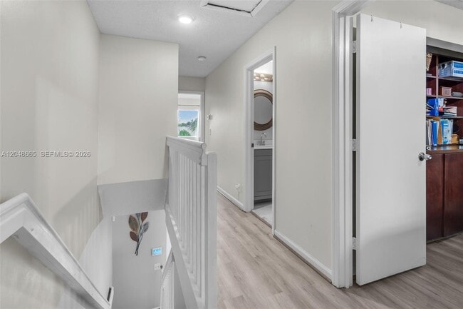 Building Photo - 9925 NW 57th Manor