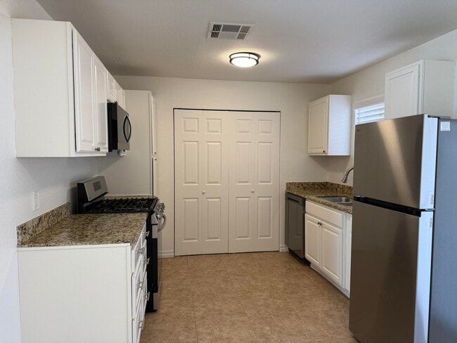 Building Photo - 52395 Avenida Carranza