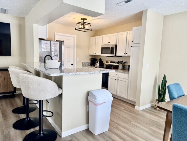 Building Photo - Freshly Renovated Home With Man Cave In Trenton OH