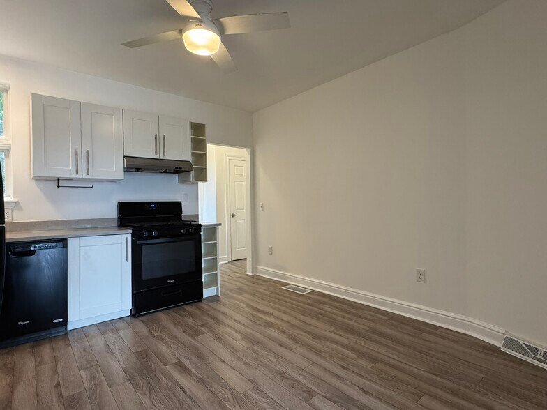 Building Photo - 5474 Black St