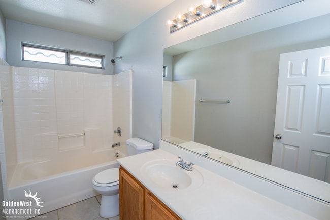 Building Photo - Beautiful 4Bdm 2.5Ba Home in East Las Vegas!