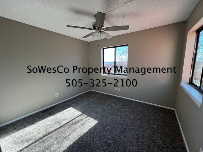 Building Photo - Beautifully Remodeled Condo (with seasonal pool)