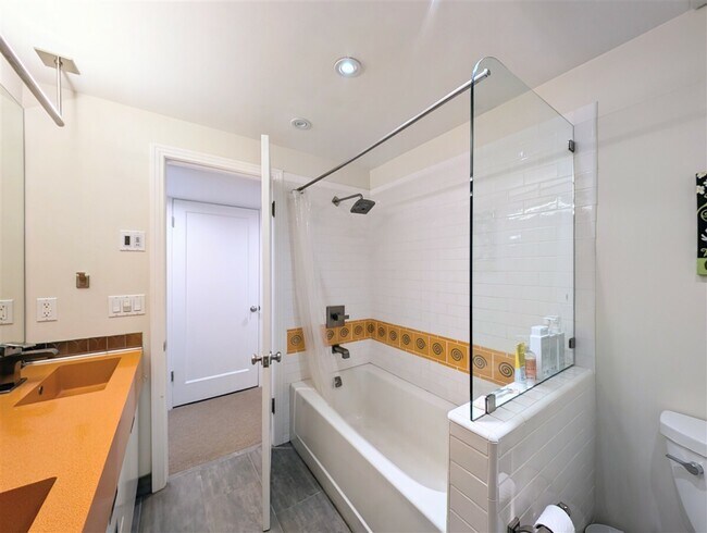 Building Photo - 10 Idalia Ct