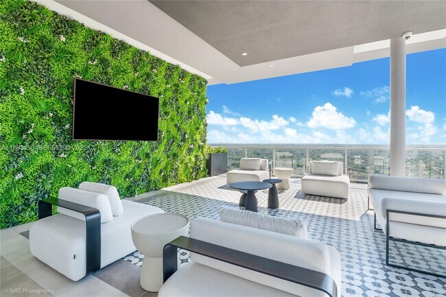 Building Photo - 9600 S Dixie Hwy