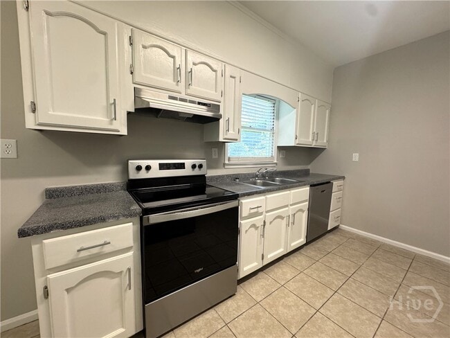 Building Photo - 620 Pinecrest Dr