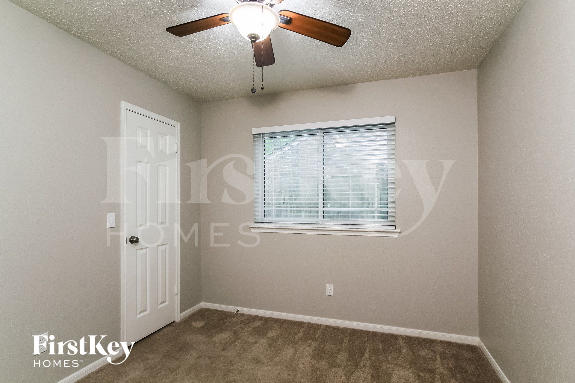Building Photo - 123 S Village Knoll Cir